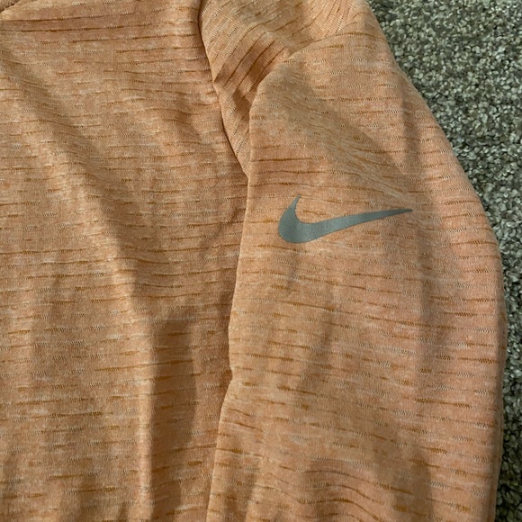 Nike cold weather DriFit running top. Size small. Light pink. - Picture 7 of 7